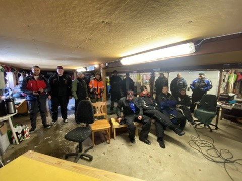 Sakki kuuntelee tarkasti